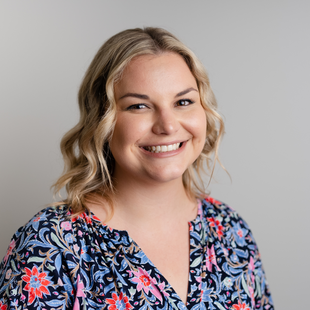Emma Arsulowicz Headshot